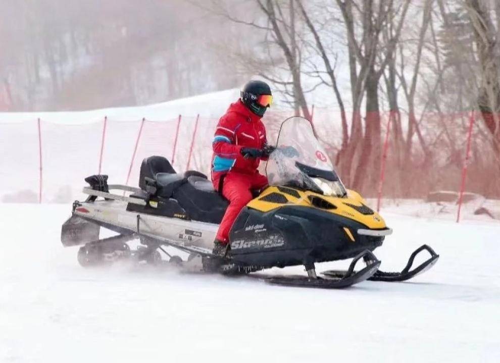 雪地摩托 雪地摩托